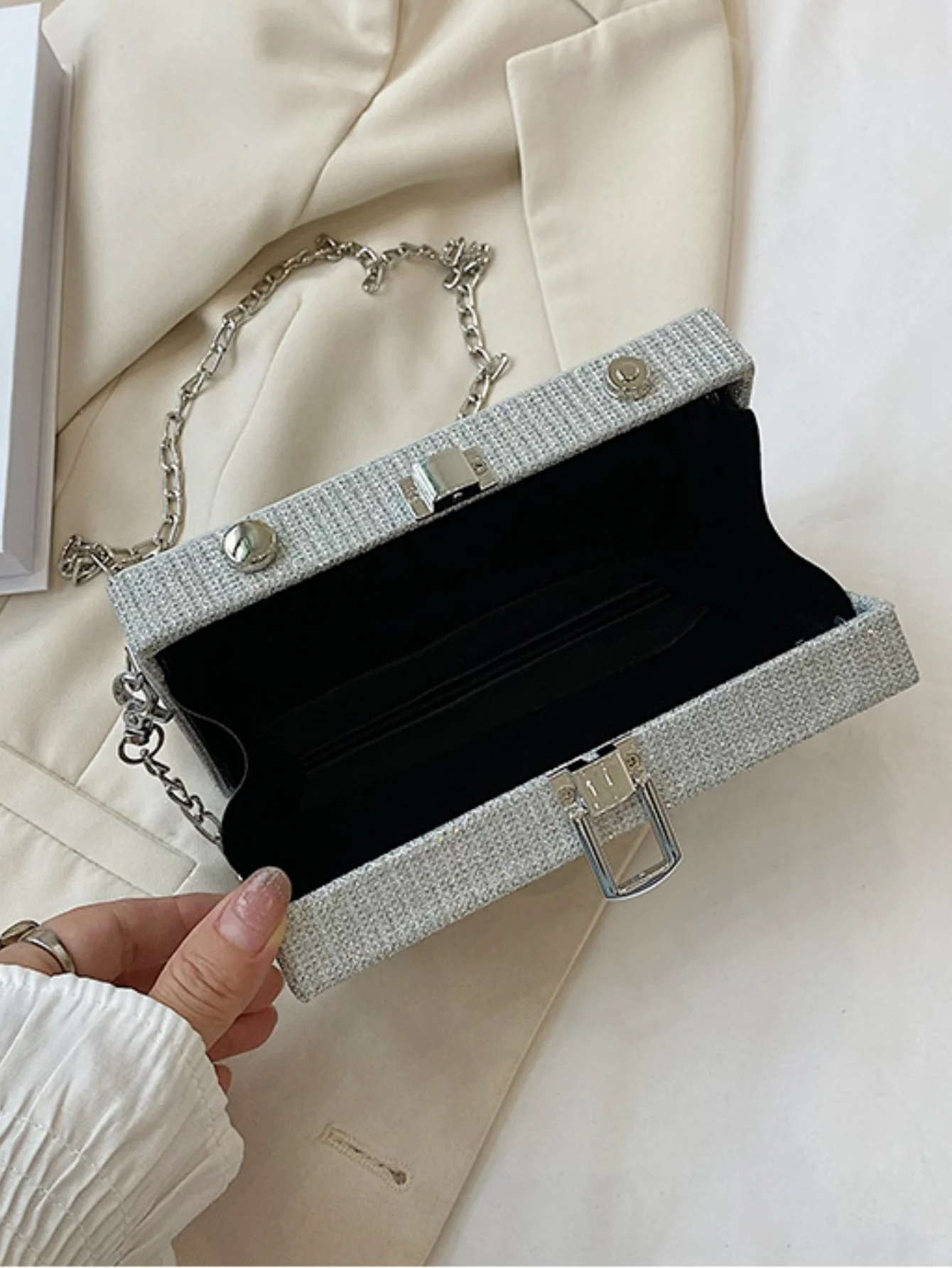 Fun Crossbody Bag With A Unique Camera Design - Image 14