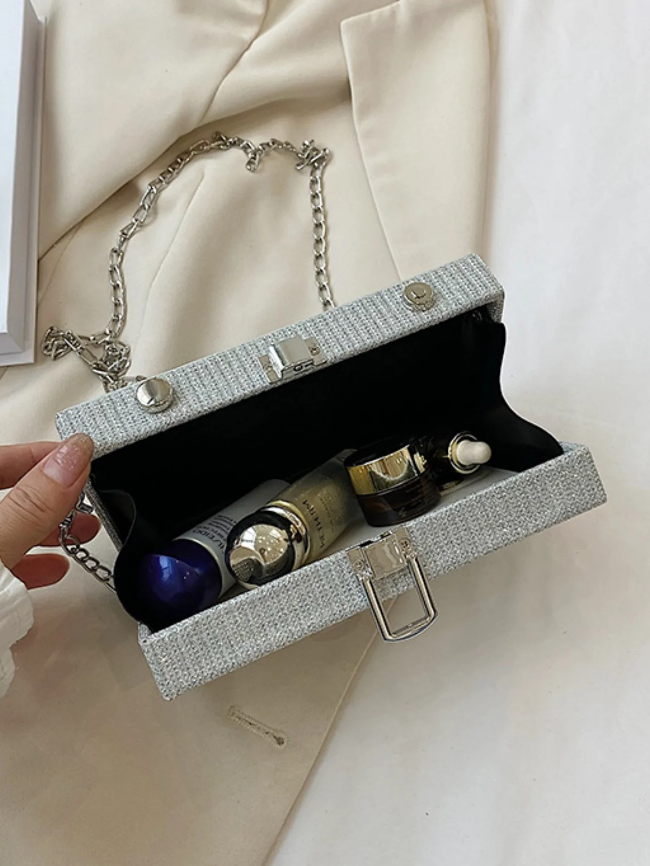 Fun Crossbody Bag With A Unique Camera Design - Image 15