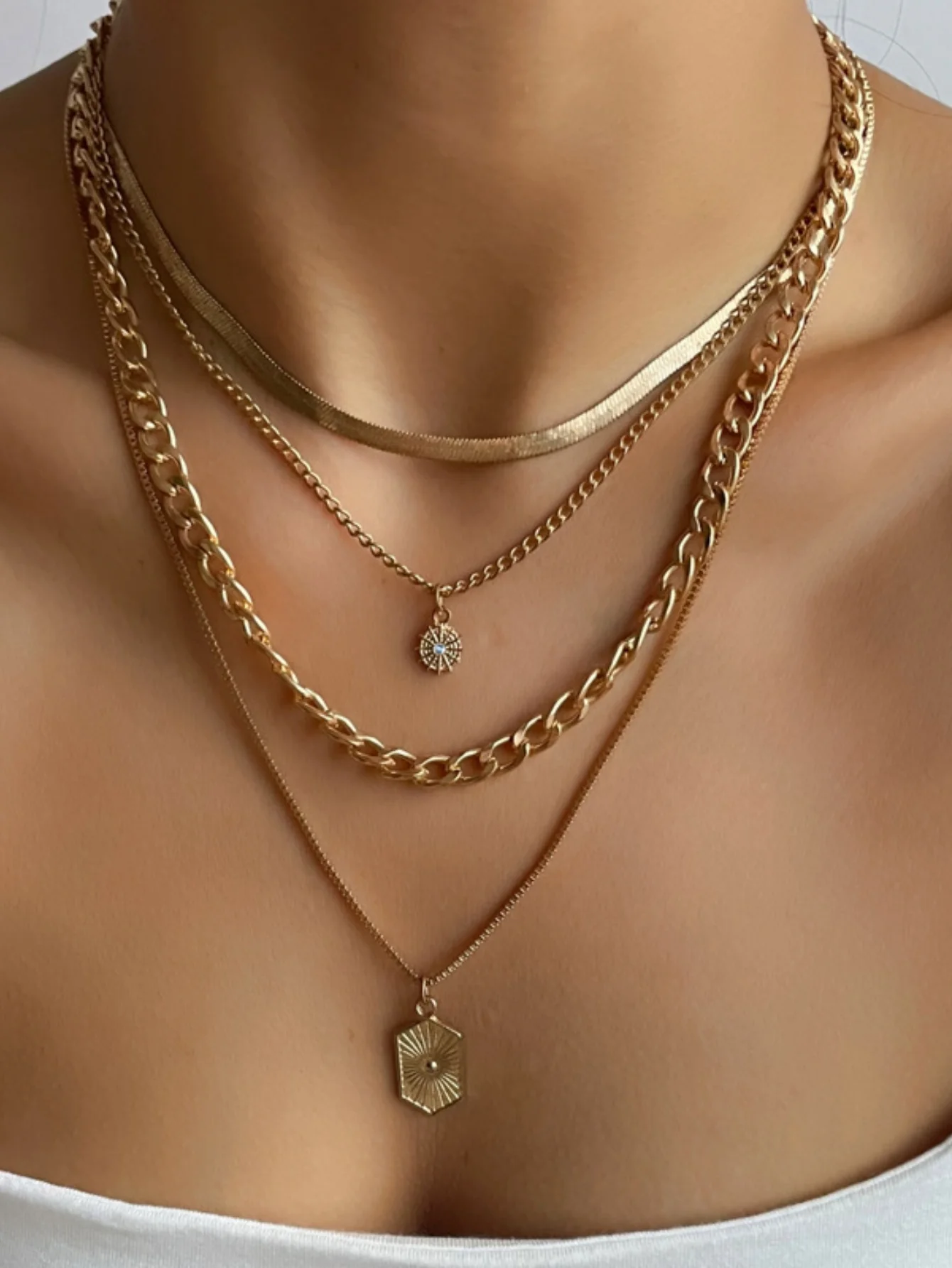 Diamond-encrusted Diamond-shaped Square Alloy Necklace