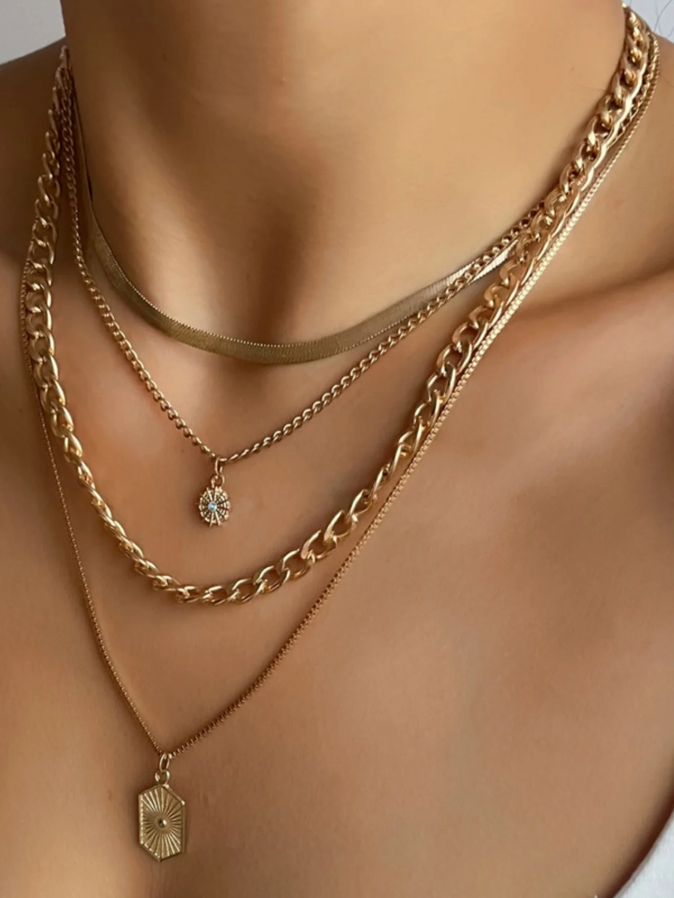 Diamond-encrusted Diamond-shaped Square Alloy Necklace - Image 2