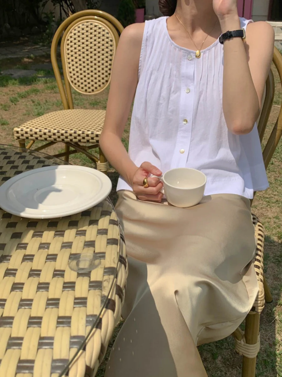 Ruffled Sleeveless Vest - Image 10