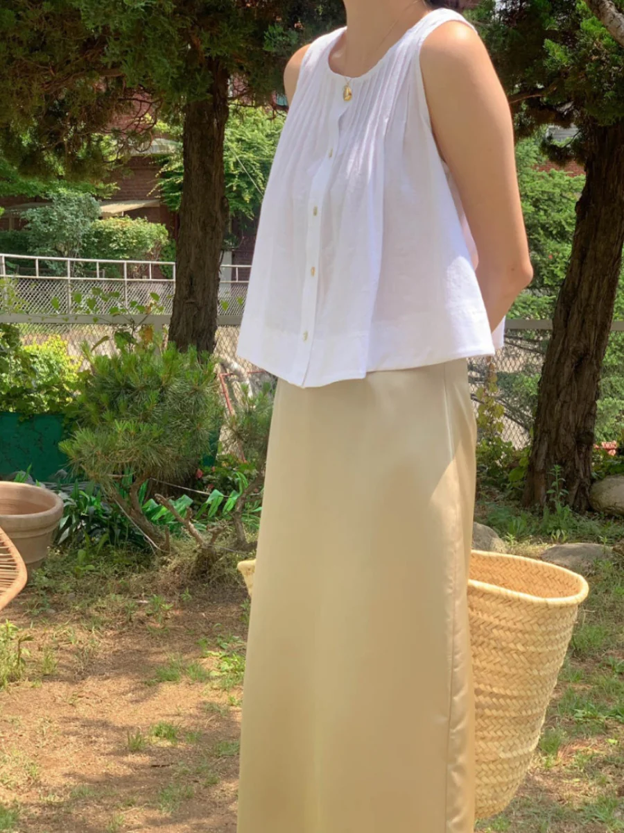 Ruffled Sleeveless Vest - Image 11