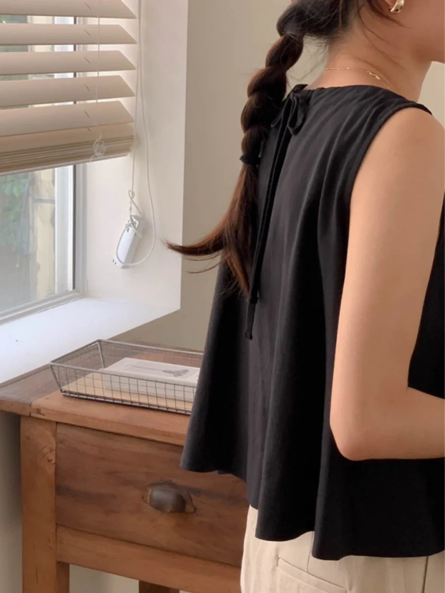 Ruffled Sleeveless Vest - Image 18