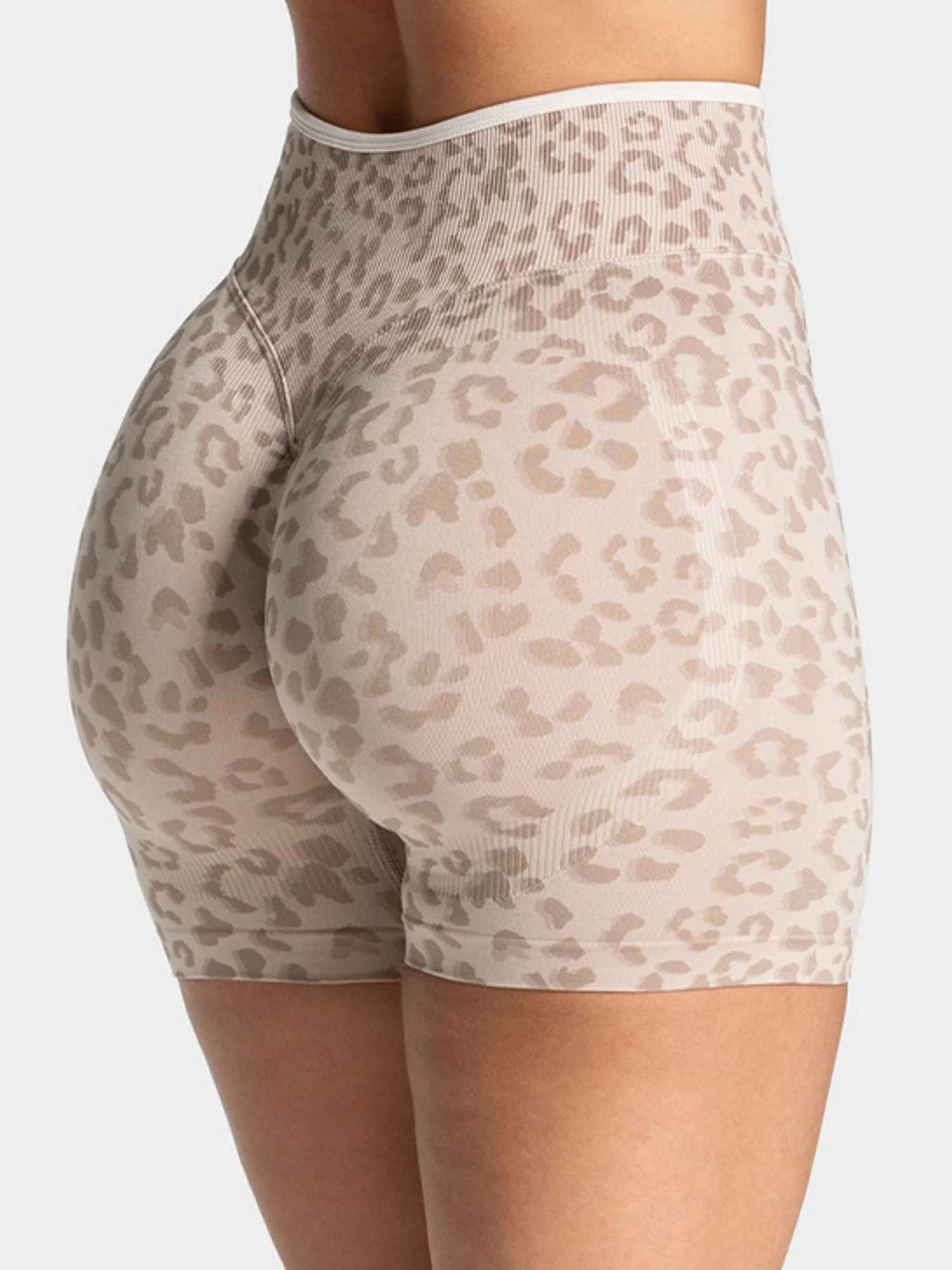 Leopard Print Seamless Buttock Lift Yoga Fitness Shorts - Image 2