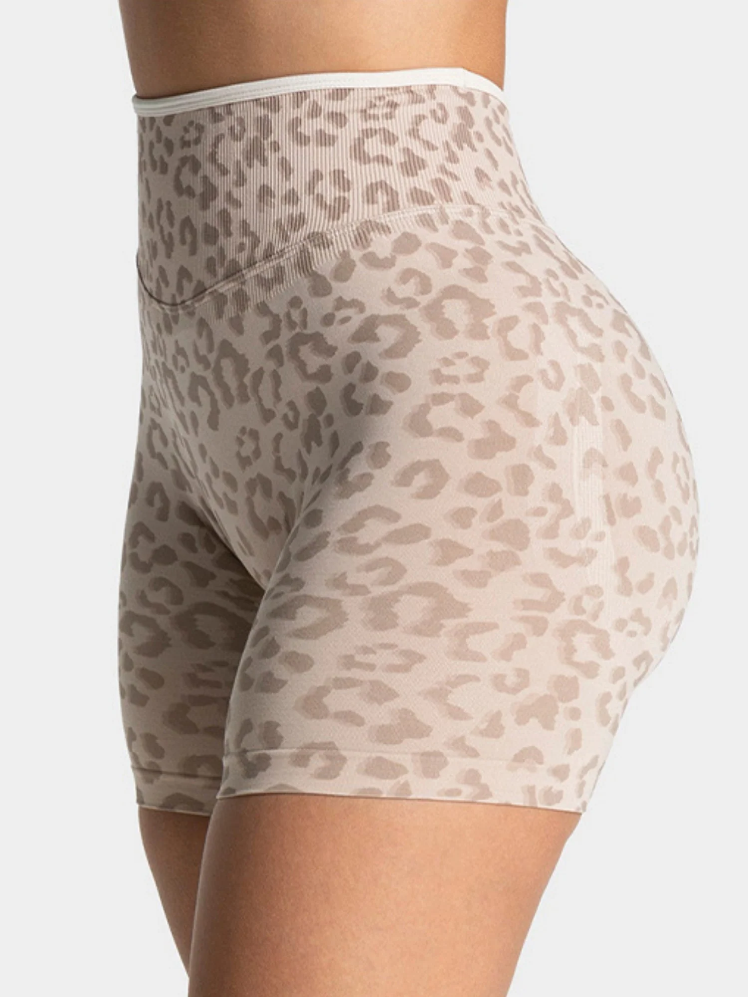 Leopard Print Seamless Buttock Lift Yoga Fitness Shorts - Image 3
