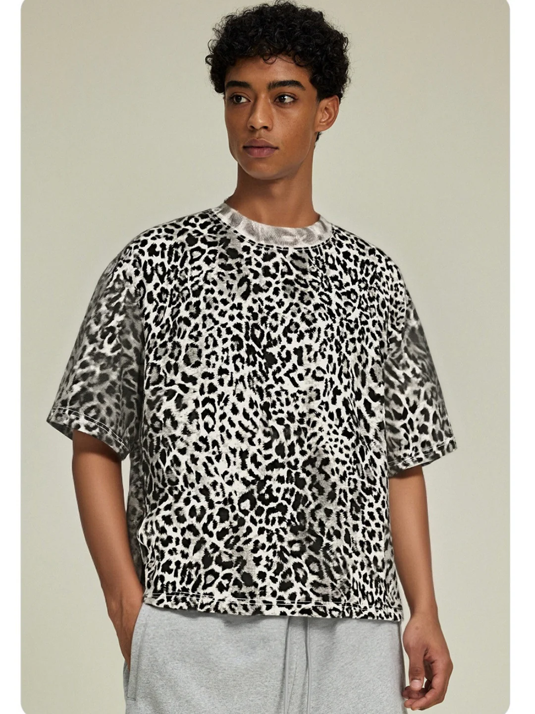 Loose-fit Cropped Leopard Print Printed T-shirt - Image 3