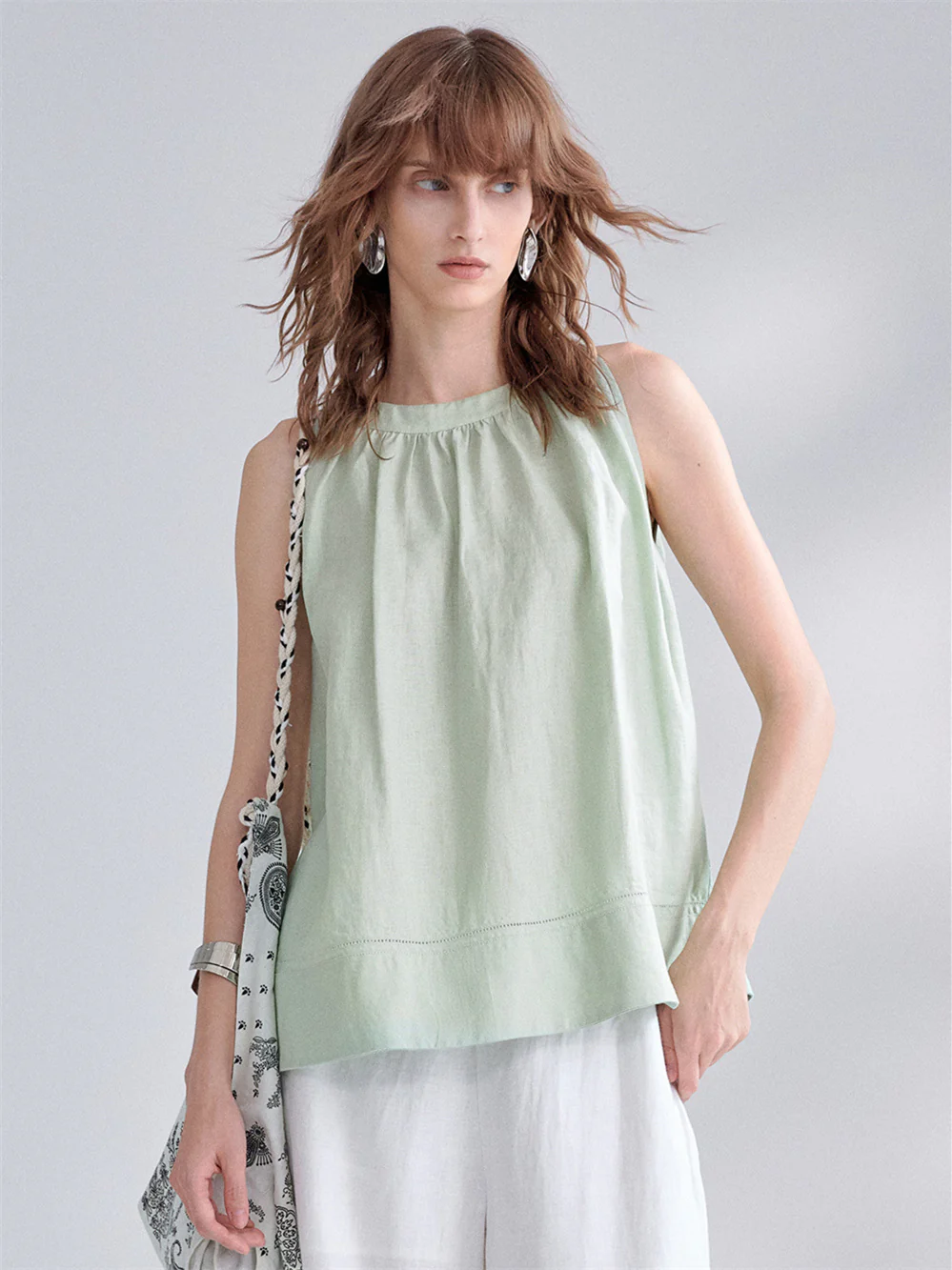 Textured Linen Off-shoulder Slim Fit Non-elastic Camisole - Image 12