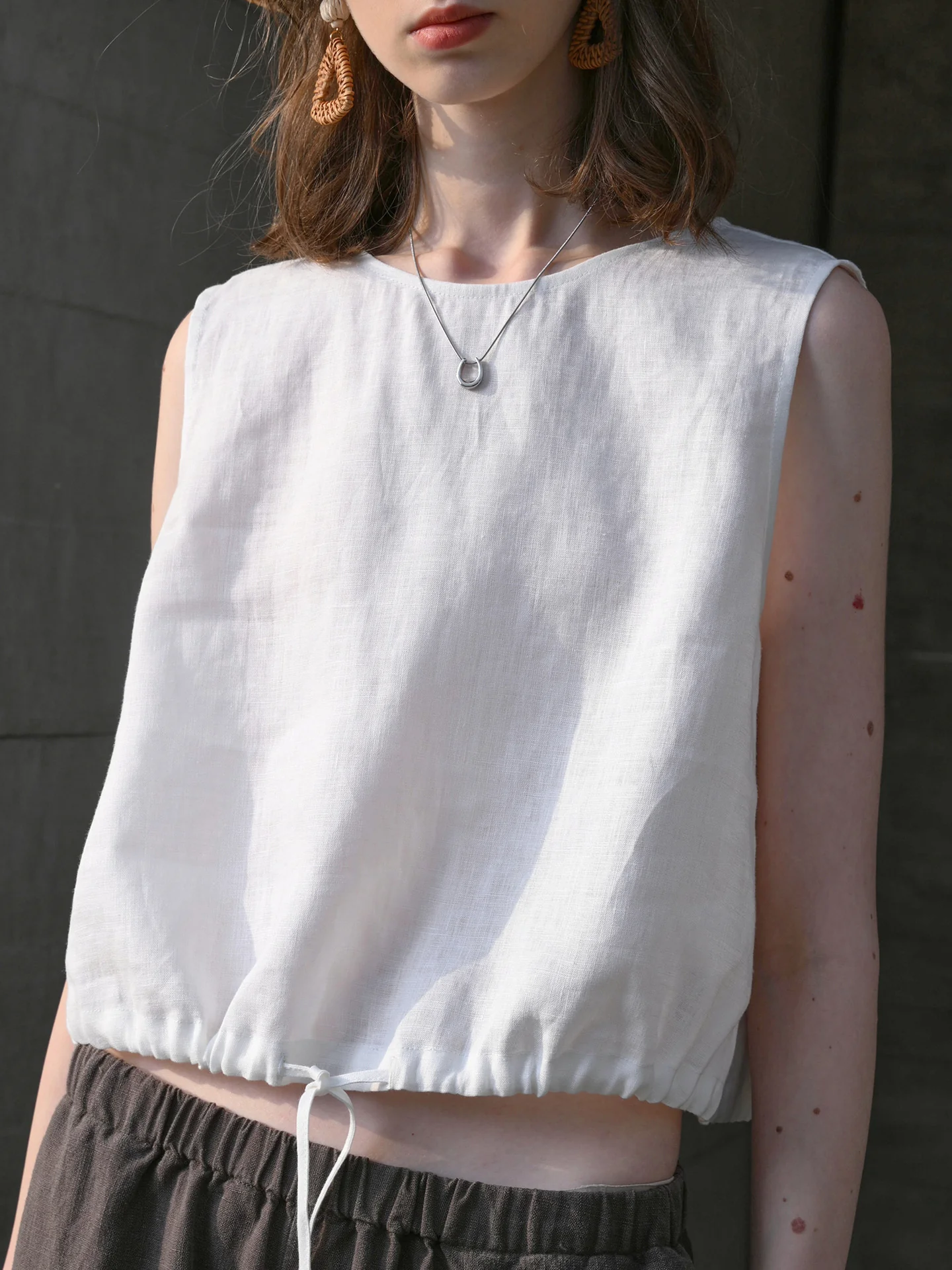 Short Linen Cropped Tank Top - Image 12