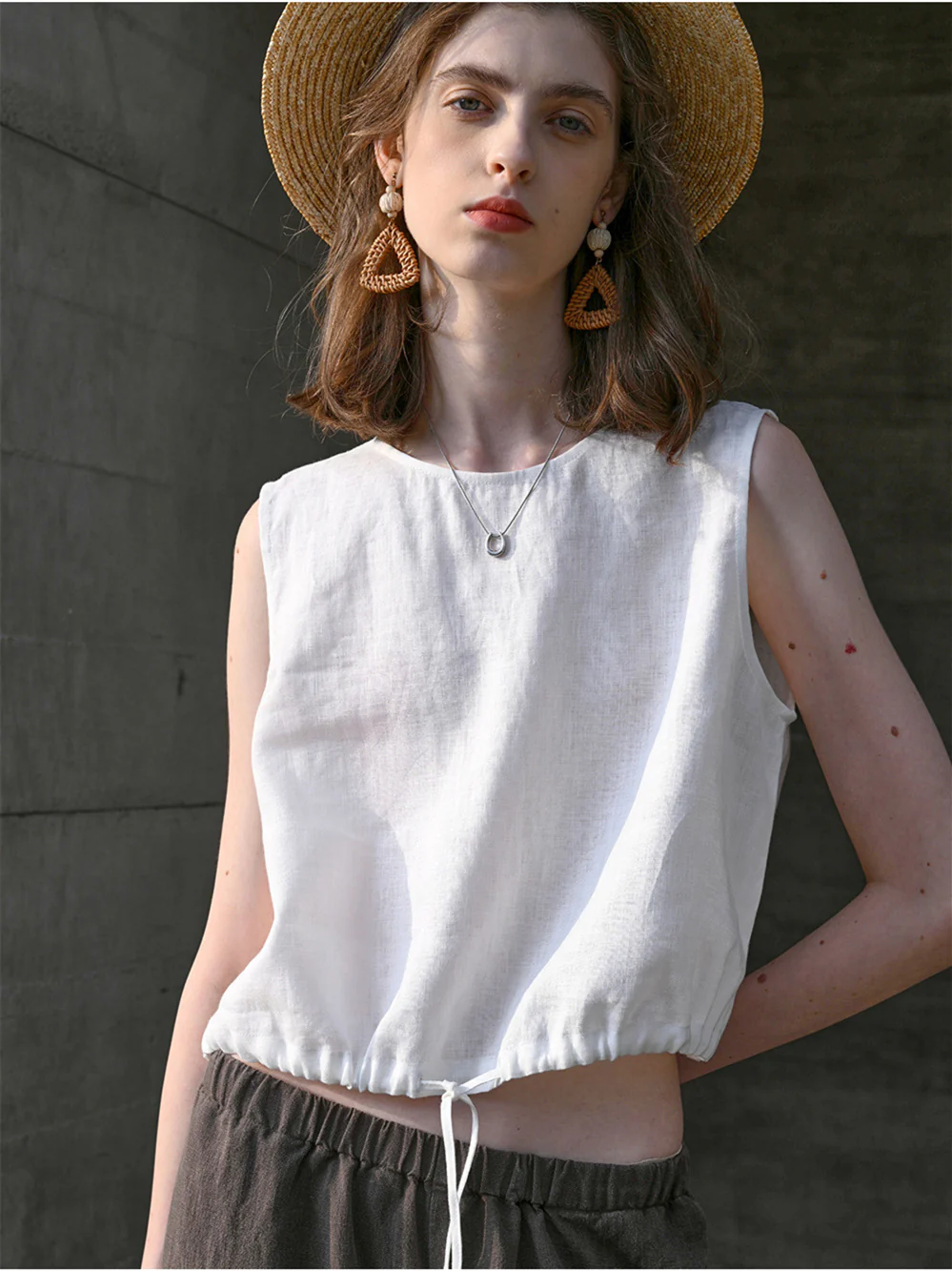 Short Linen Cropped Tank Top - Image 4