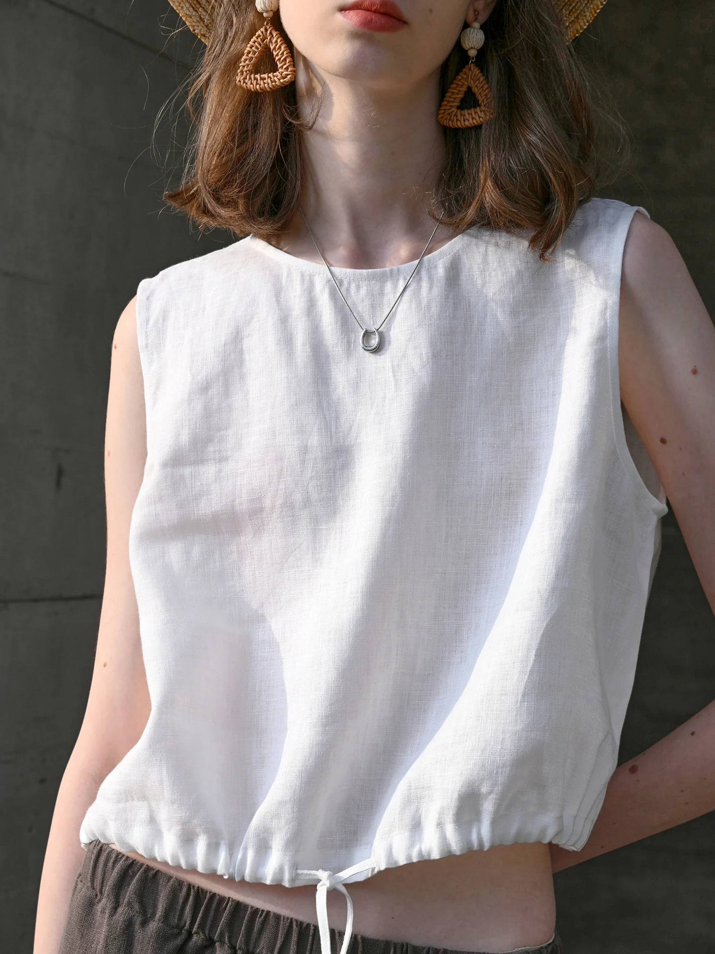 Short Linen Cropped Tank Top - Image 9