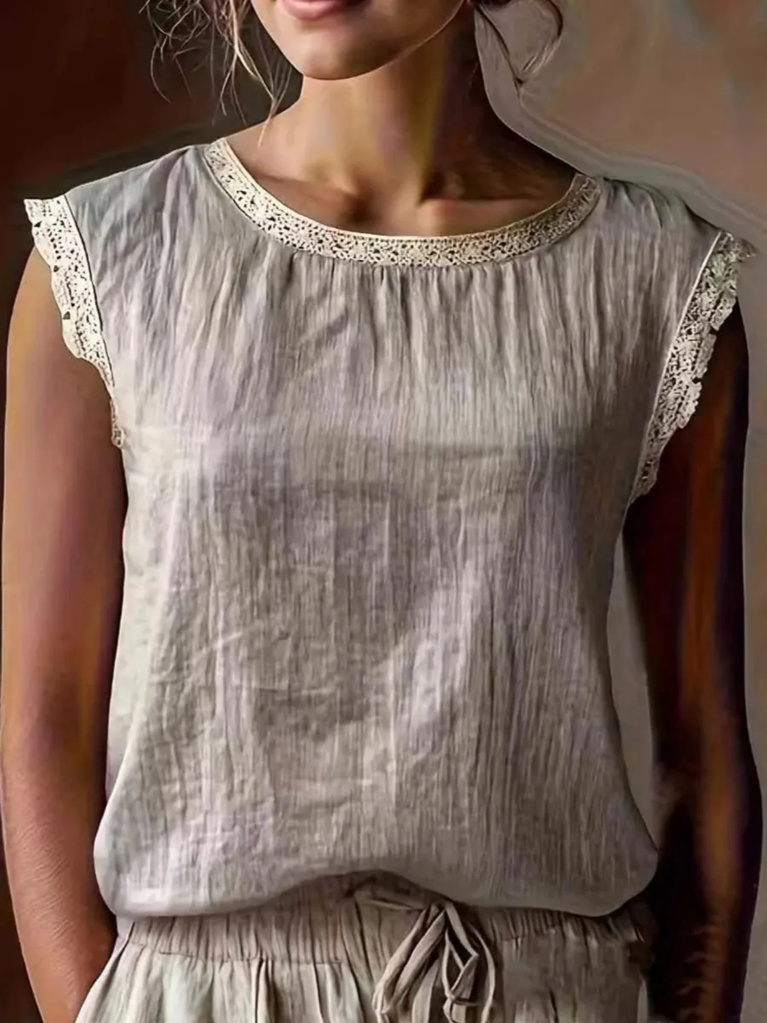 Lace Trim Color-blocked Crew Neck T-shirts - Image 5