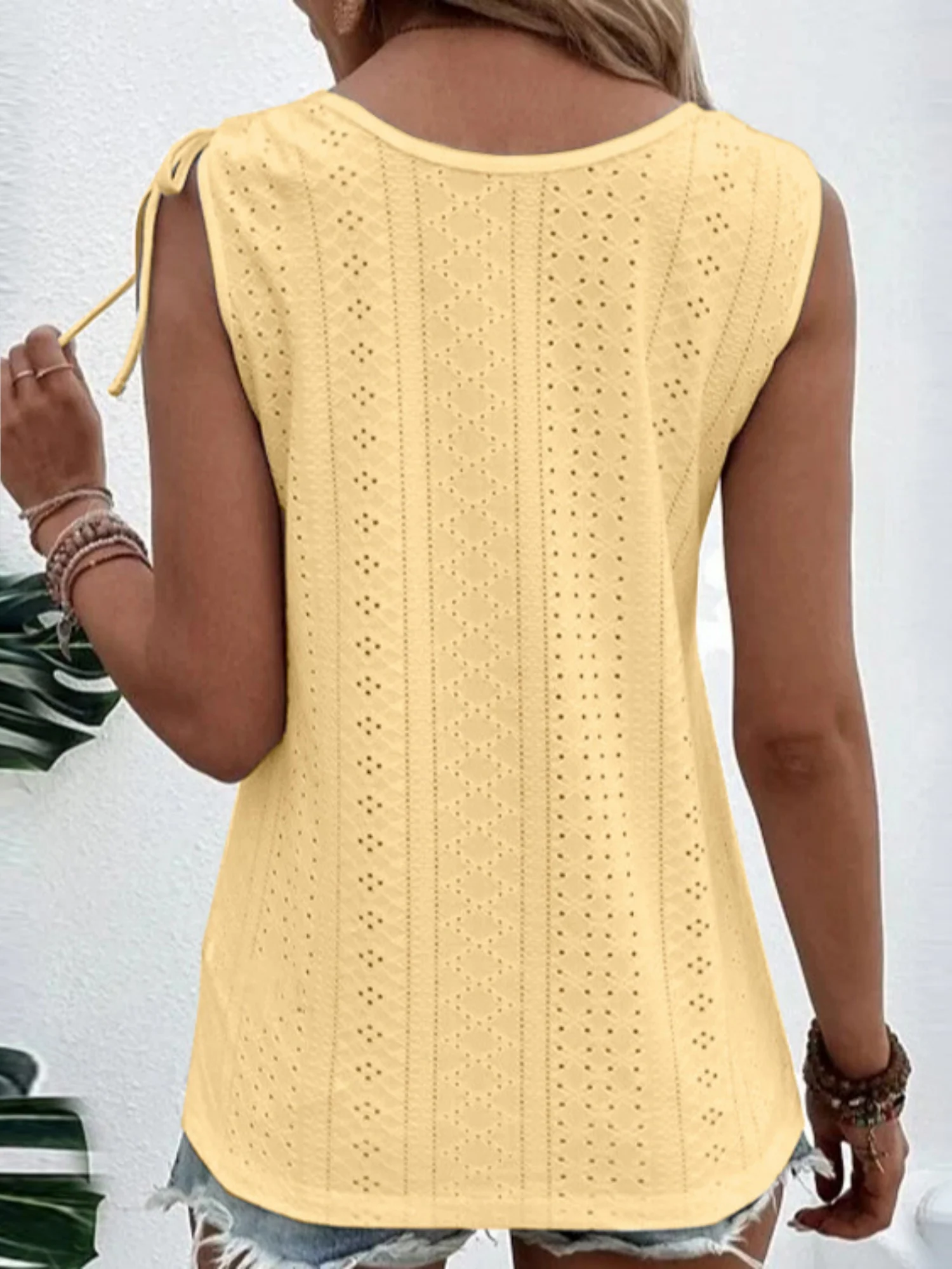 Jacquard Hollow Out Straps Buttons U-neck Vest - Image 3