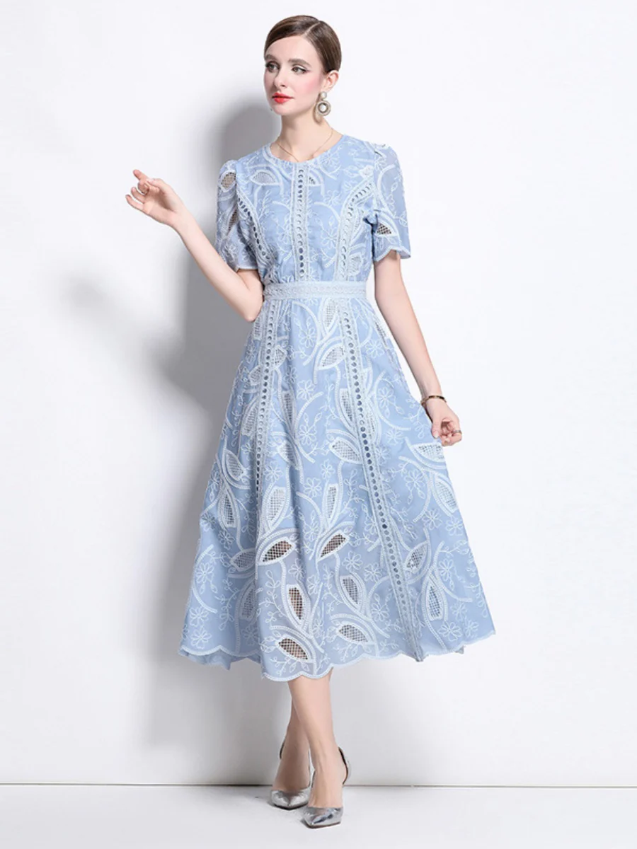 Retro Heavy-duty Hollowed-out Embroidered Round Neck Waist-cinching Short-sleeved Dress