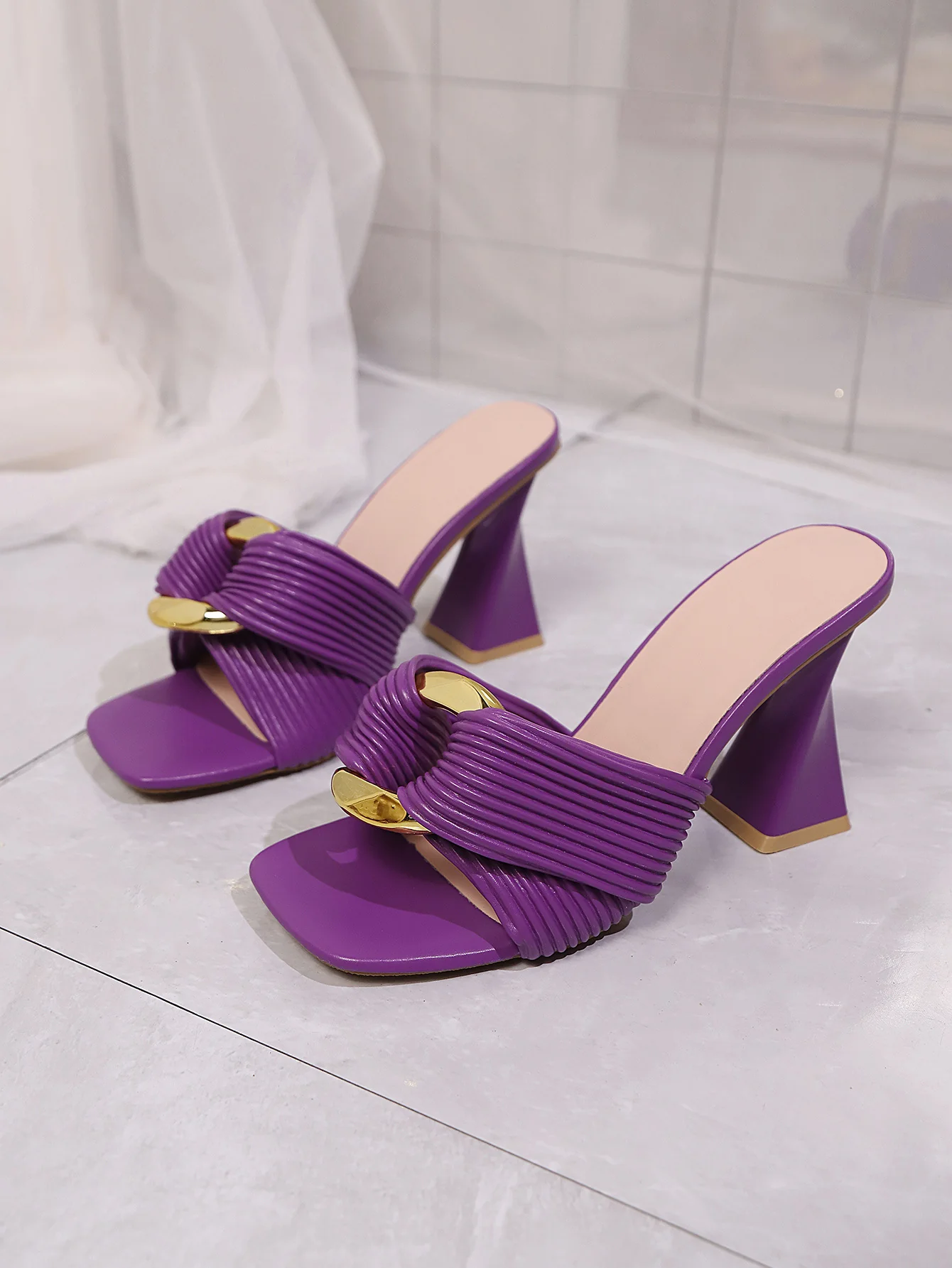 Twisted Chunky Heel Metal Buckle Sexy Sandals - Image 5