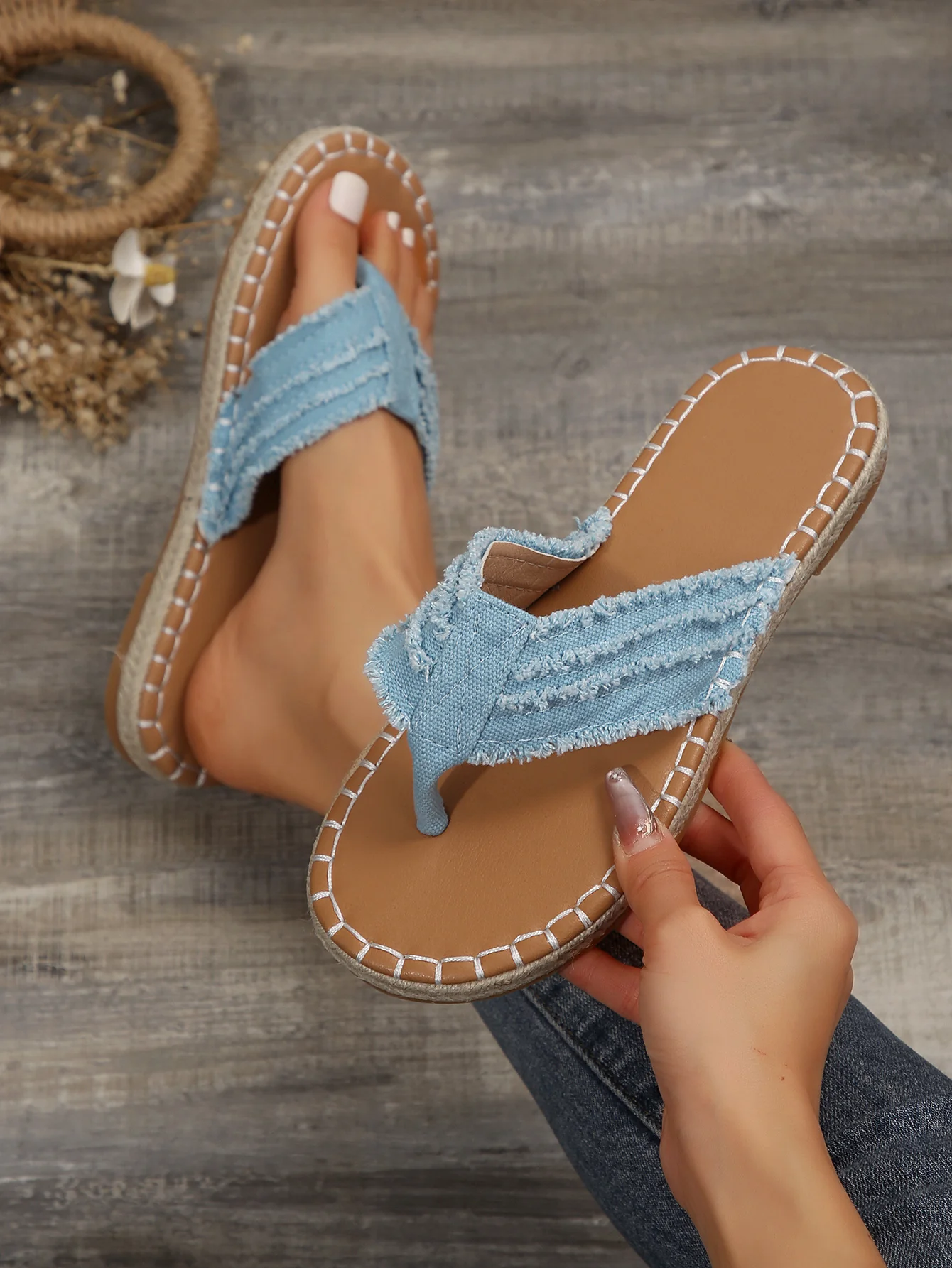 Denim Flip-Flops With Straw-lined Seams - Image 10