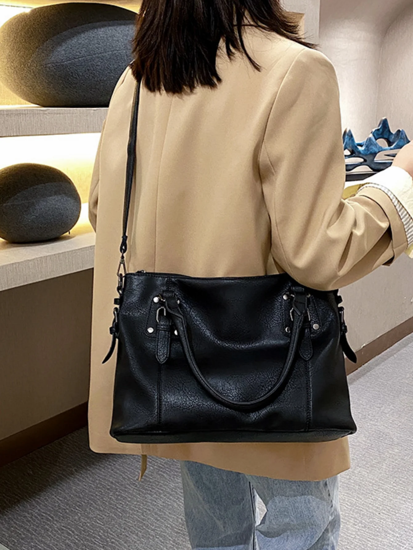 Stylish Retro Minimalist Large Capacity Handbag - Image 13