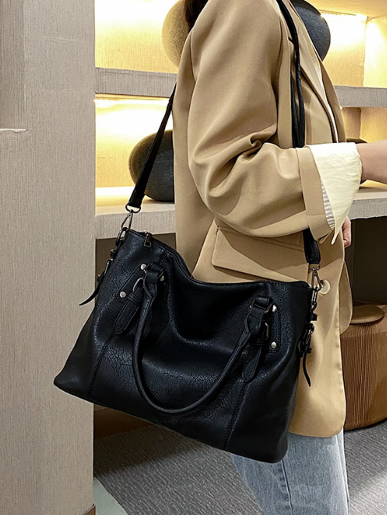 Stylish Retro Minimalist Large Capacity Handbag - Image 14