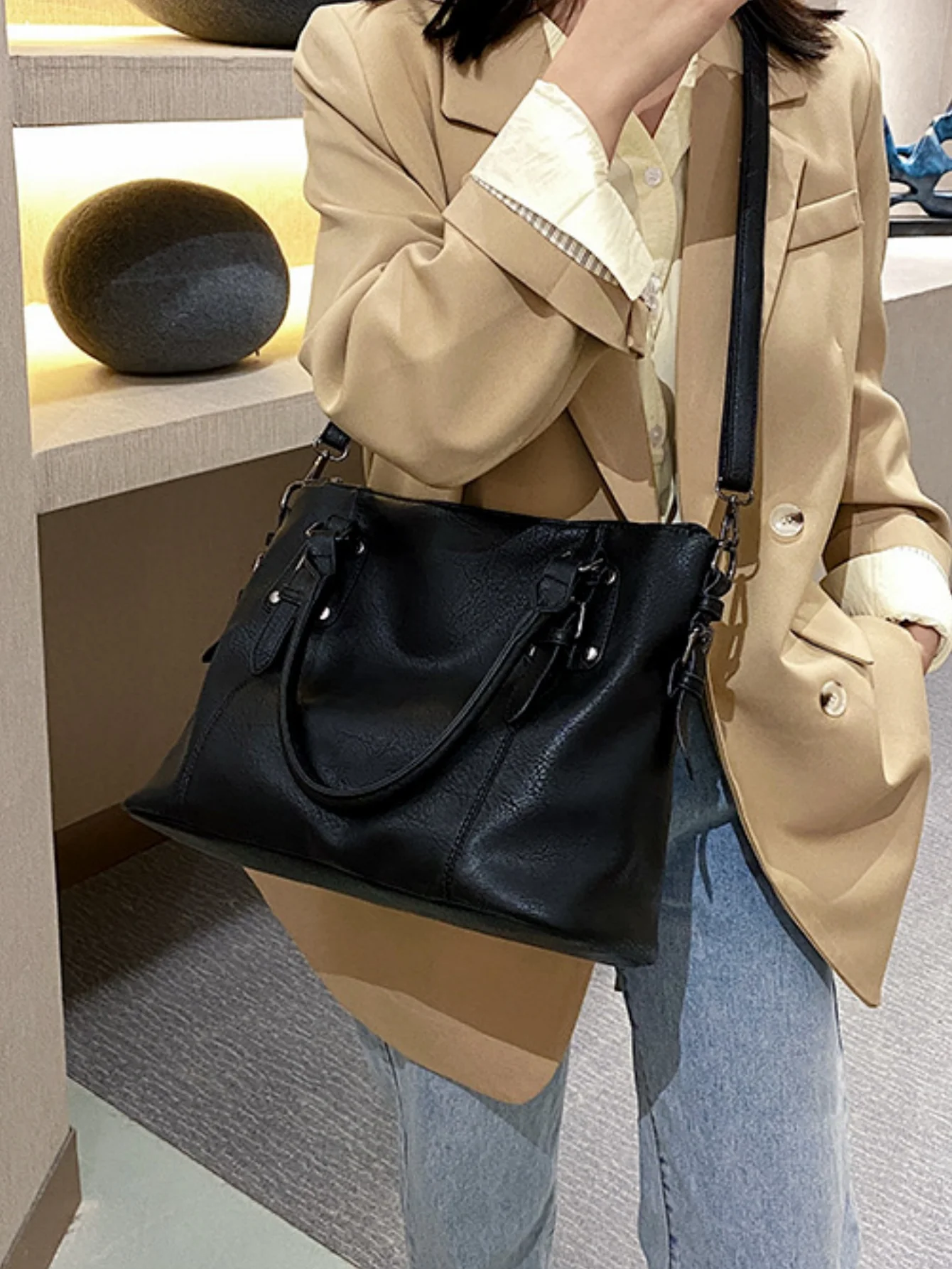 Stylish Retro Minimalist Large Capacity Handbag - Image 15
