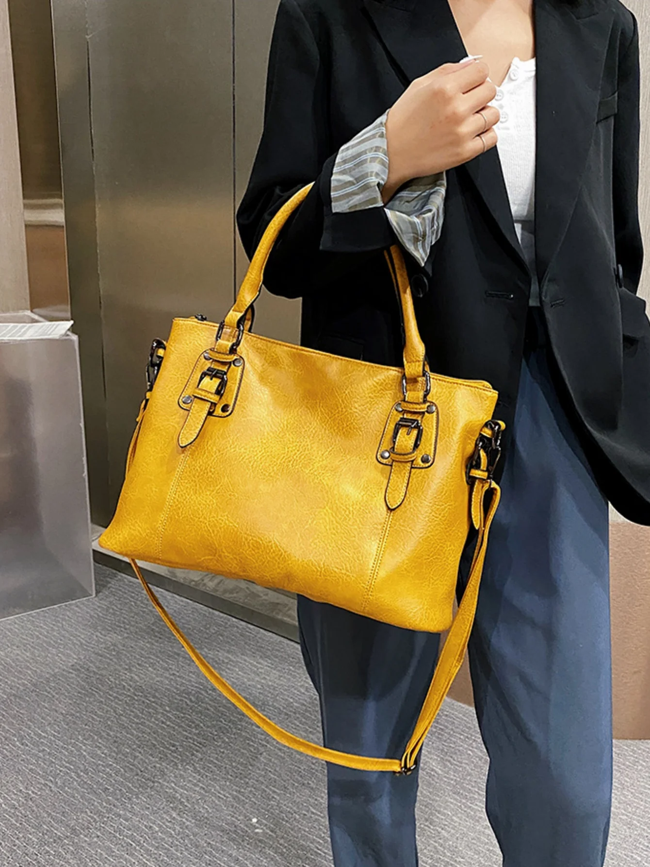 Stylish Retro Minimalist Large Capacity Handbag - Image 17