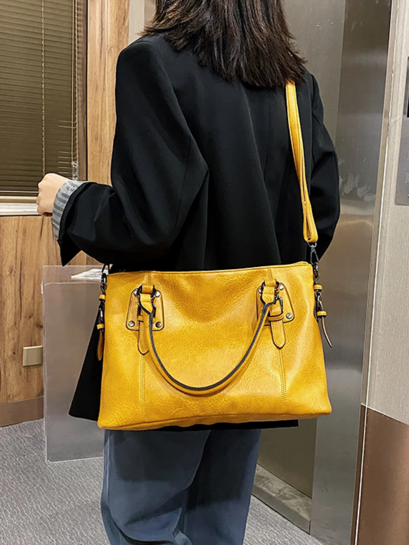 Stylish Retro Minimalist Large Capacity Handbag - Image 18
