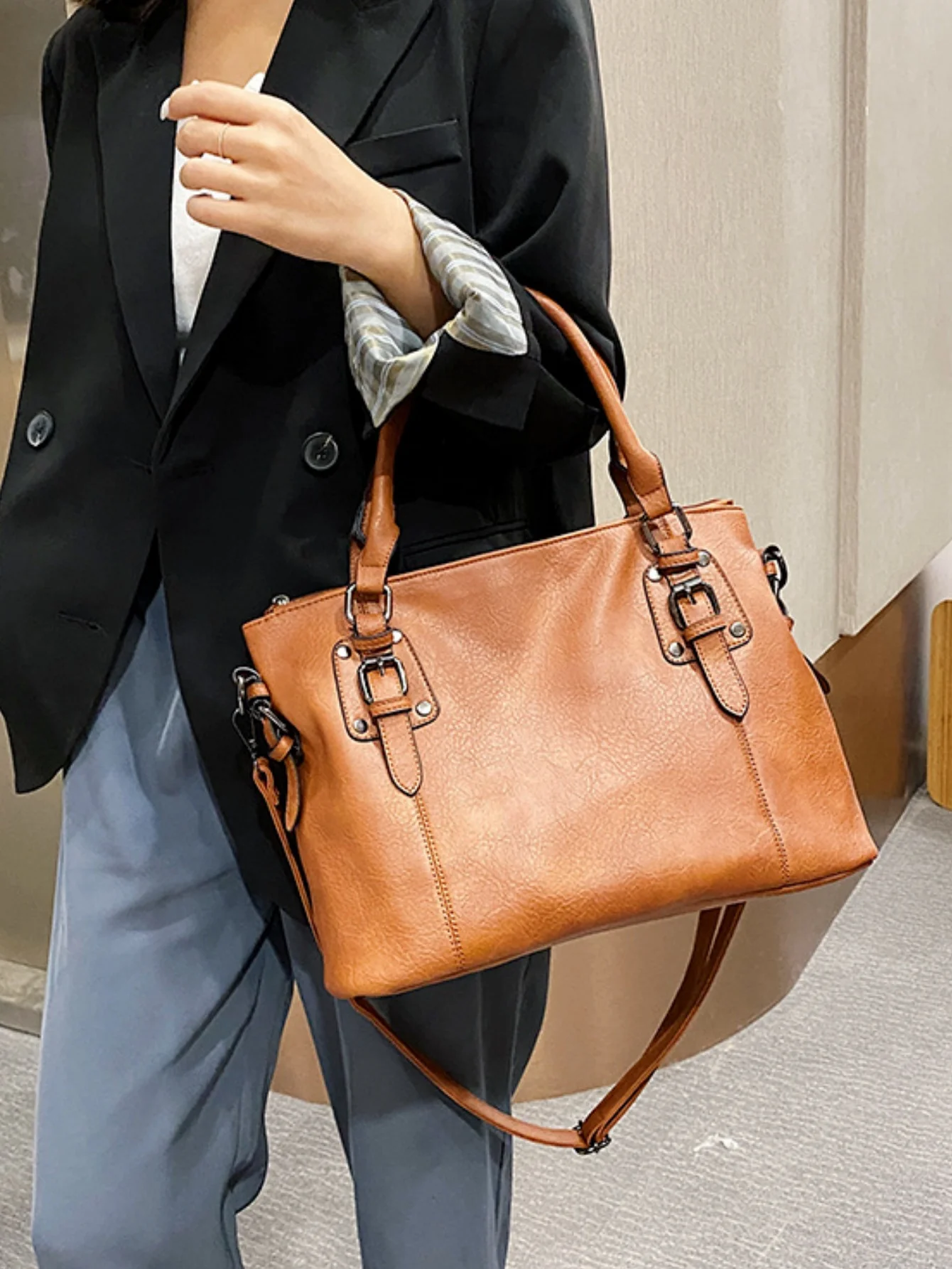 Stylish Retro Minimalist Large Capacity Handbag - Image 3