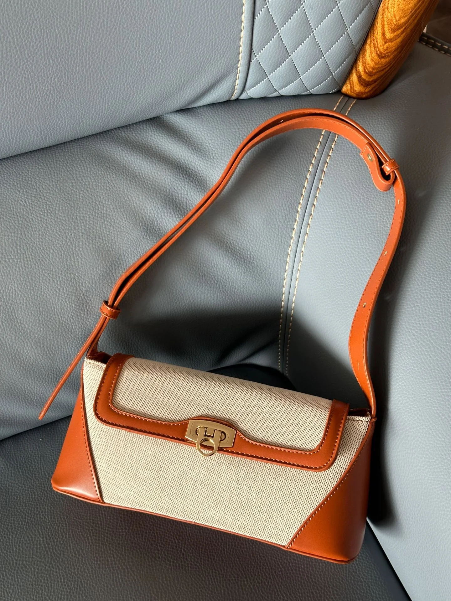 Color-blocked Casual Commuter Versatile Retro Shoulder Bag - Image 13