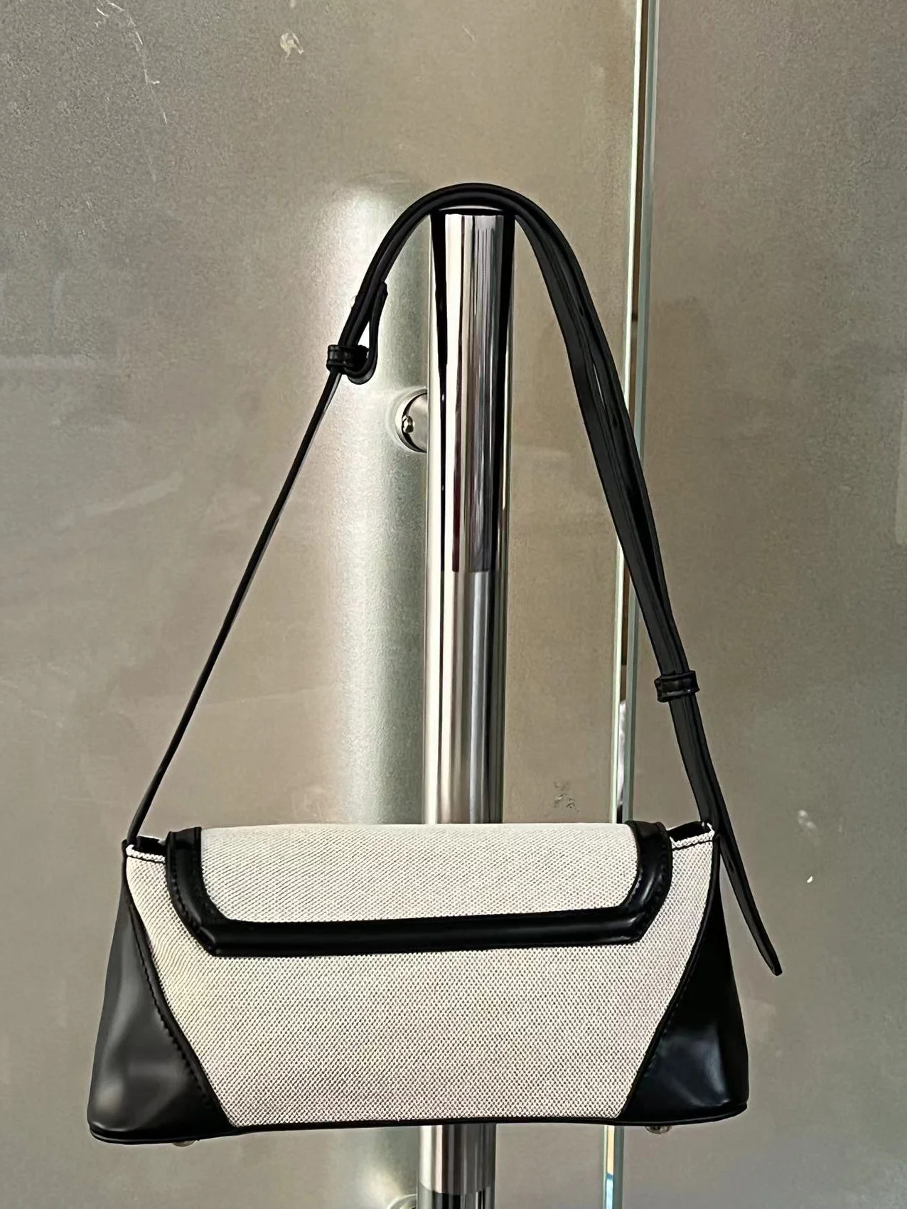 Color-blocked Casual Commuter Versatile Retro Shoulder Bag - Image 6