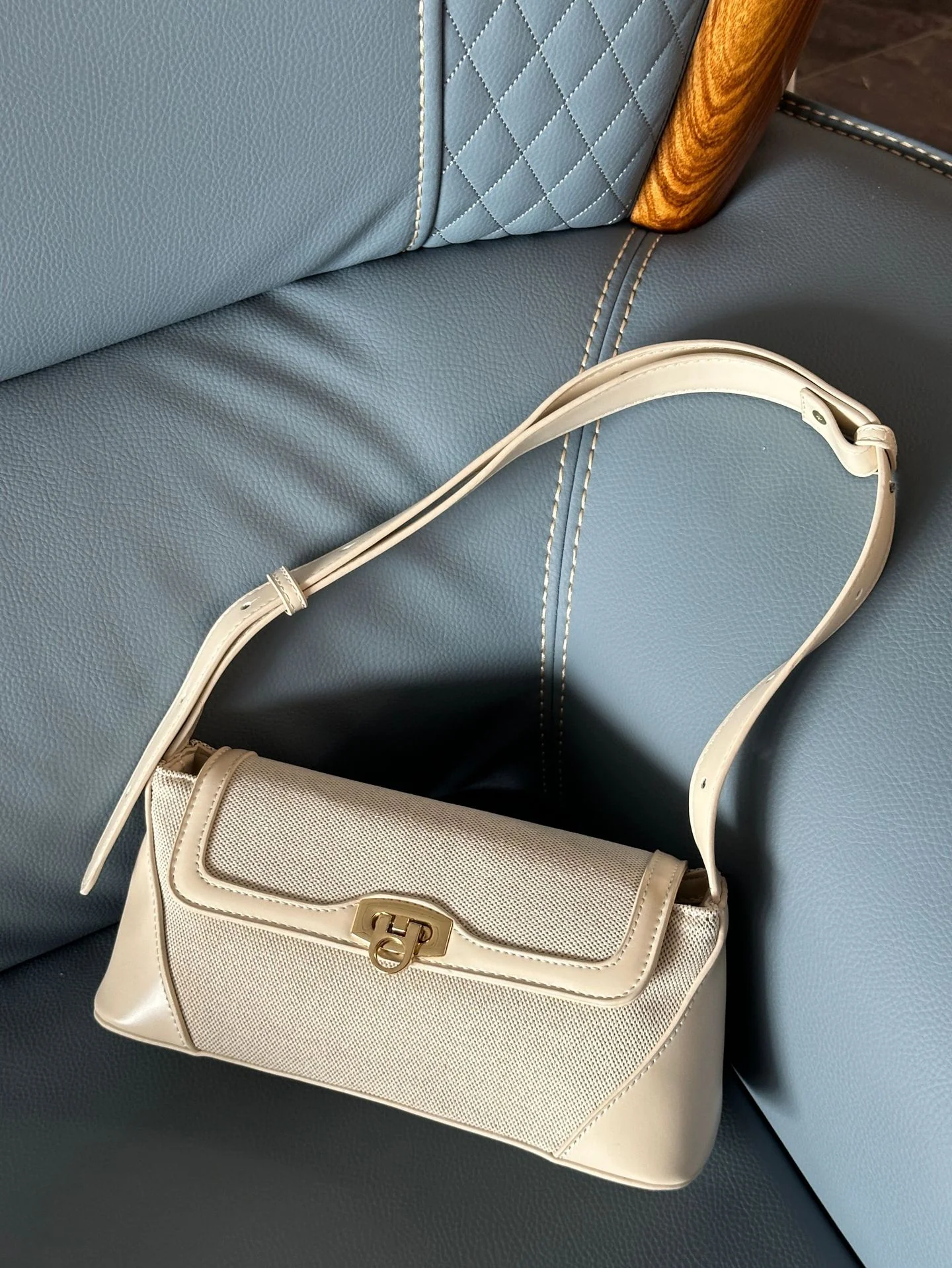 Color-blocked Casual Commuter Versatile Retro Shoulder Bag - Image 9