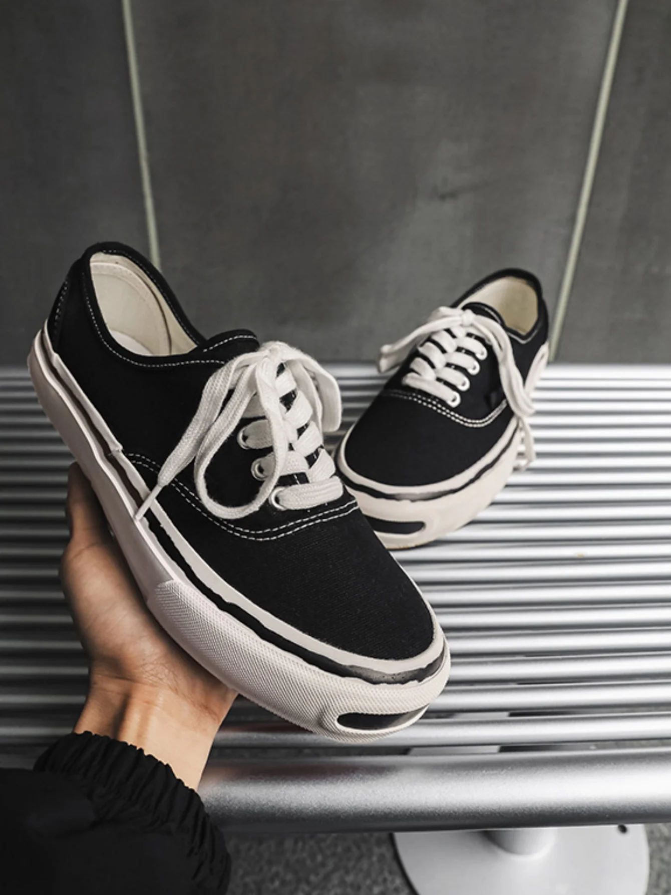 Color-blocked Canvas Shoes - Image 11