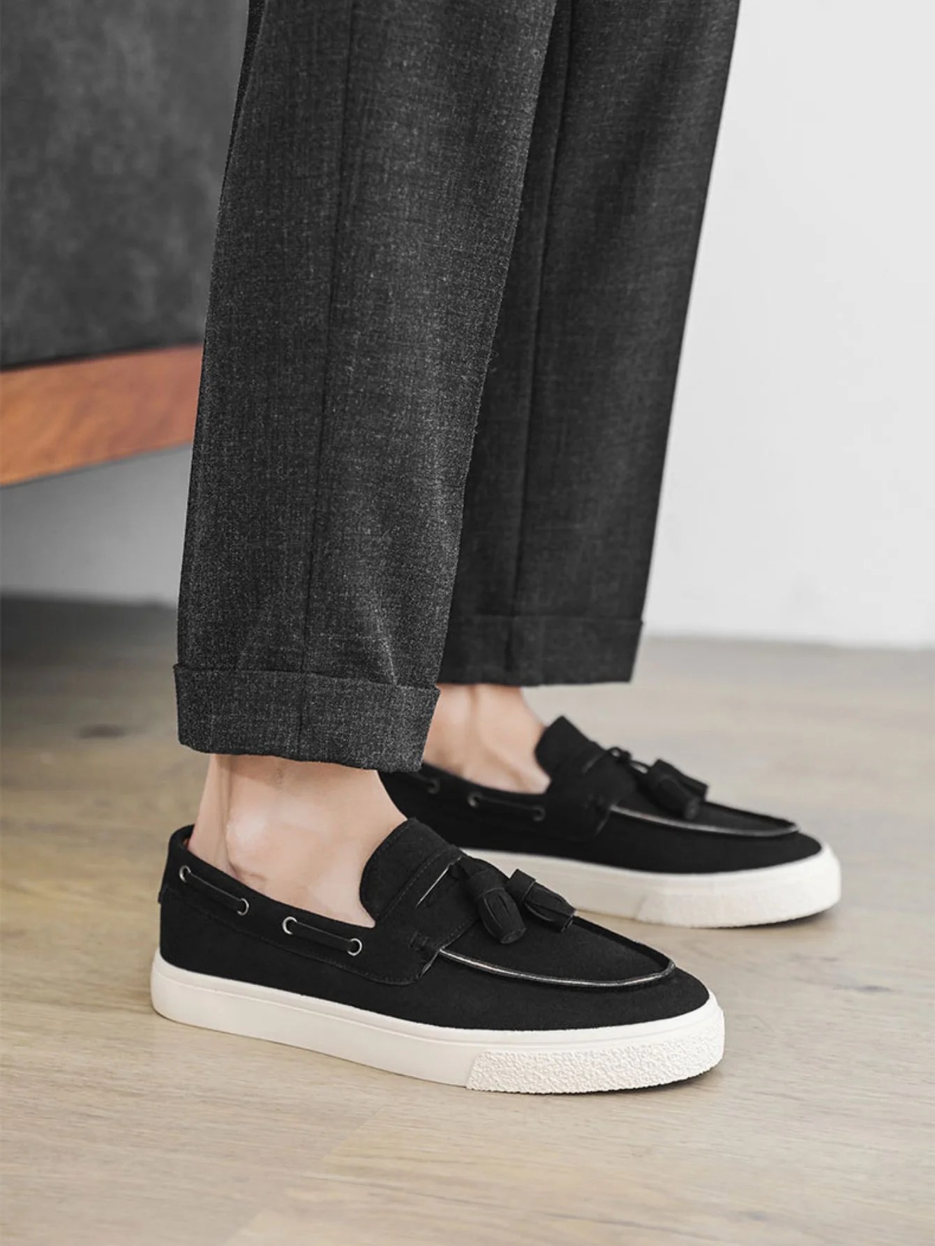 Color-blocked Tassel Slip-on Loafers - Image 4