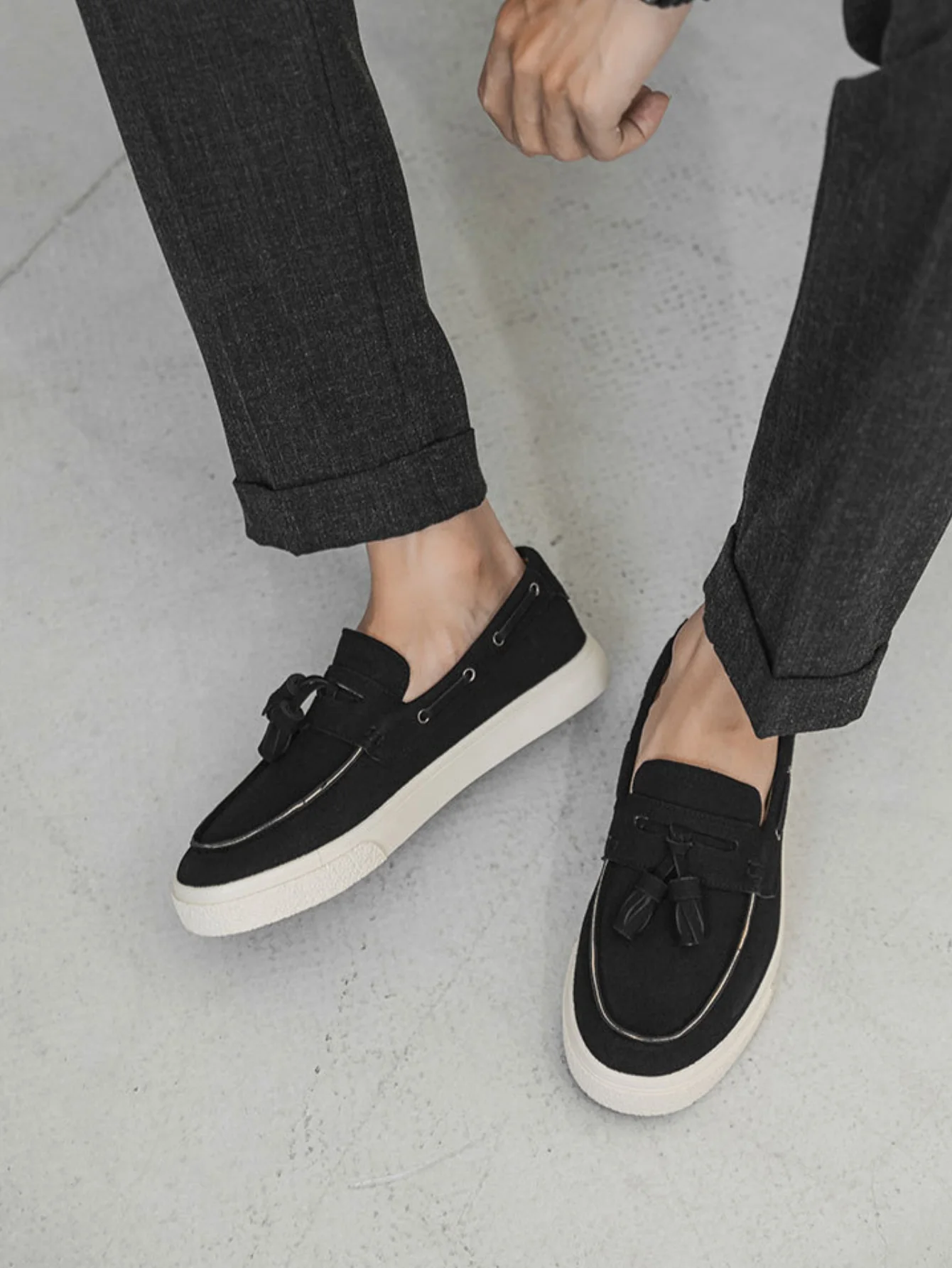 Color-blocked Tassel Slip-on Loafers - Image 7