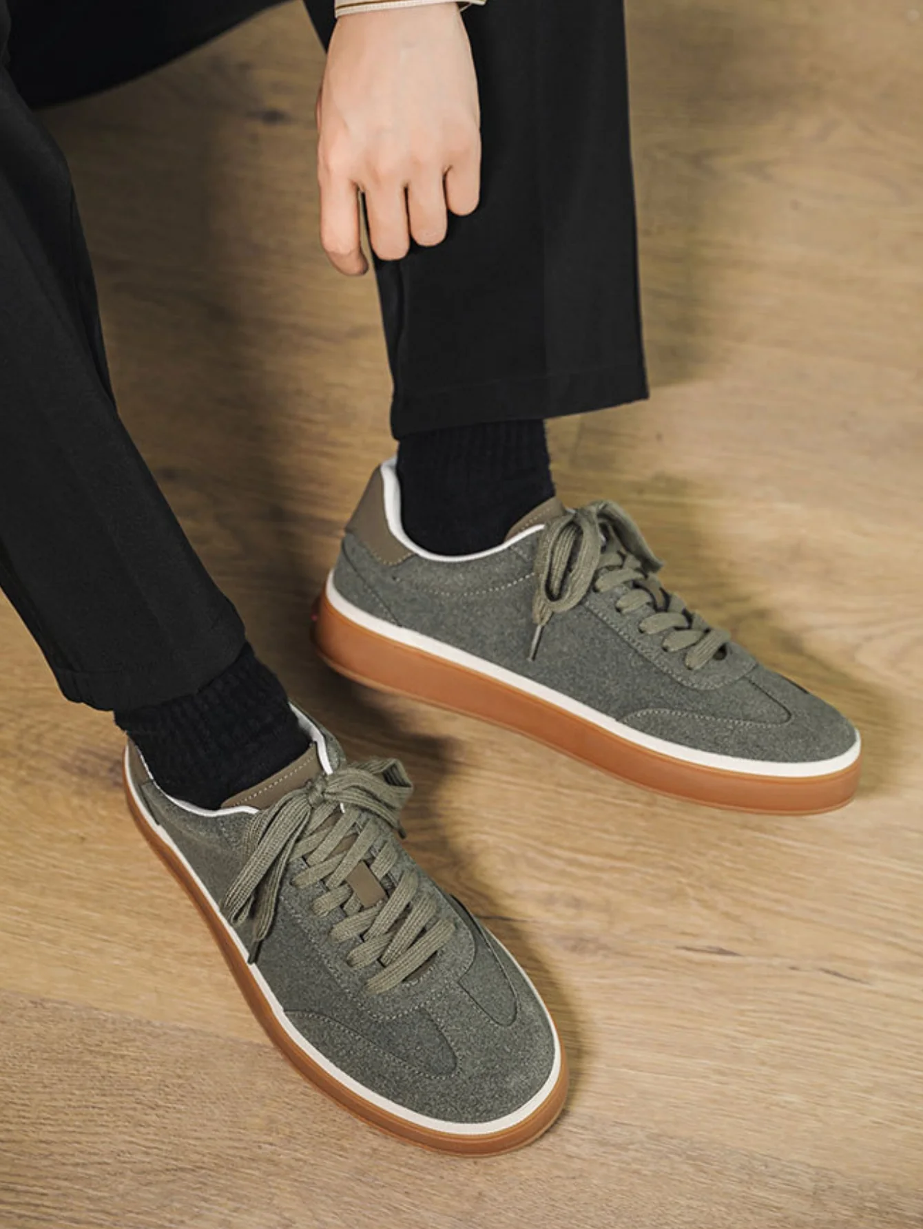 Color-blocked Casual Sneakers - Image 17