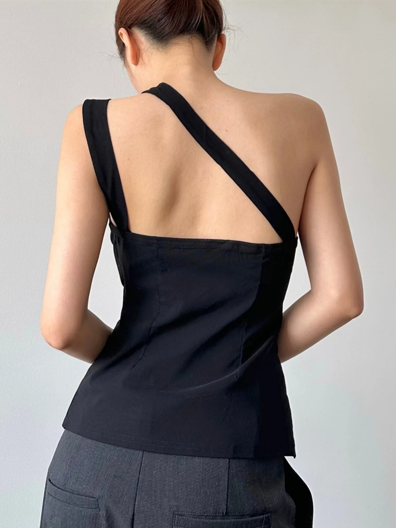 Hollow Out Asymmetrical Collar Buttons Tank Tops - Image 2