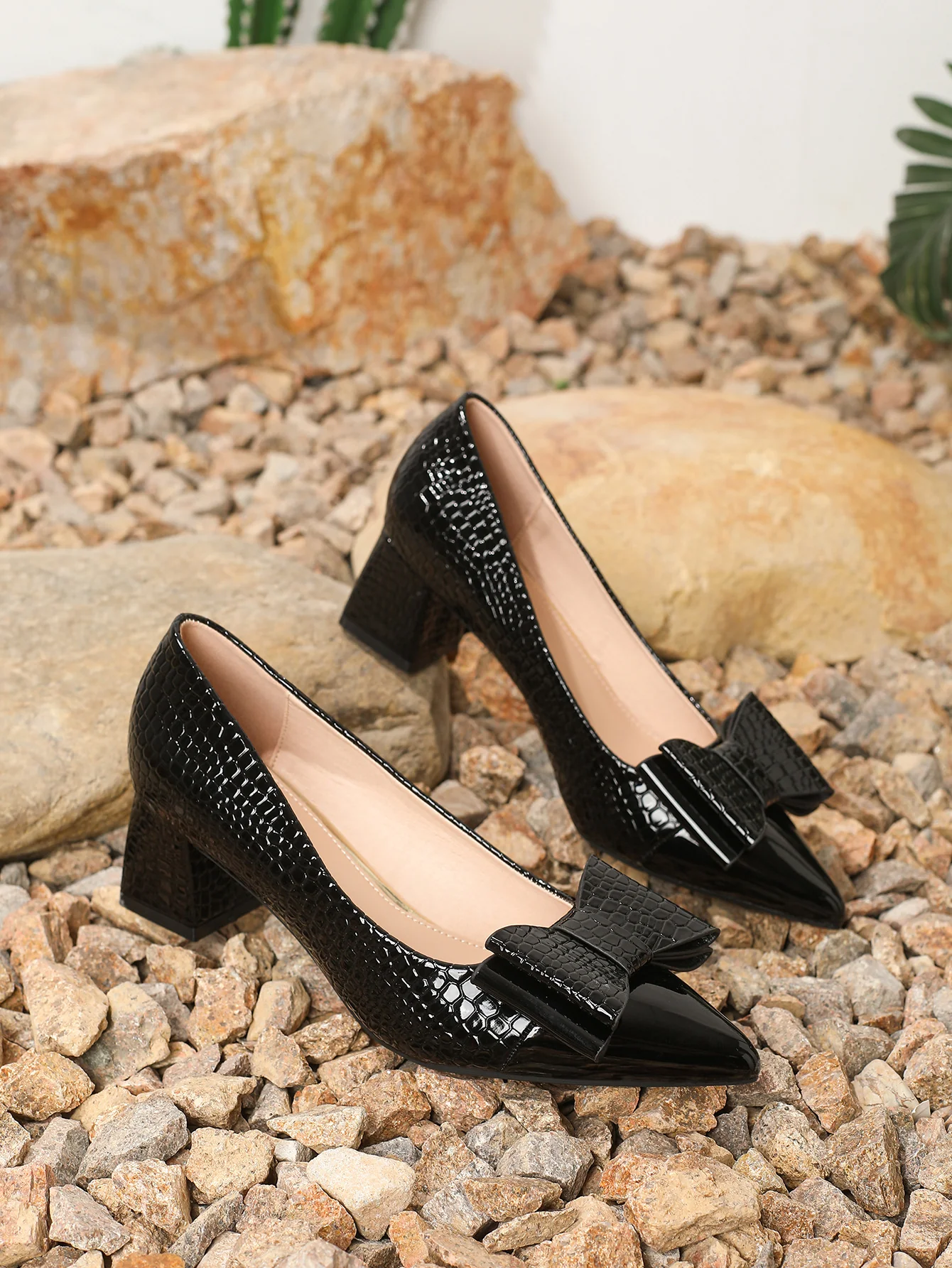 Bow-tie Pointed-toe Embossed Patchwork High Heels - Image 5